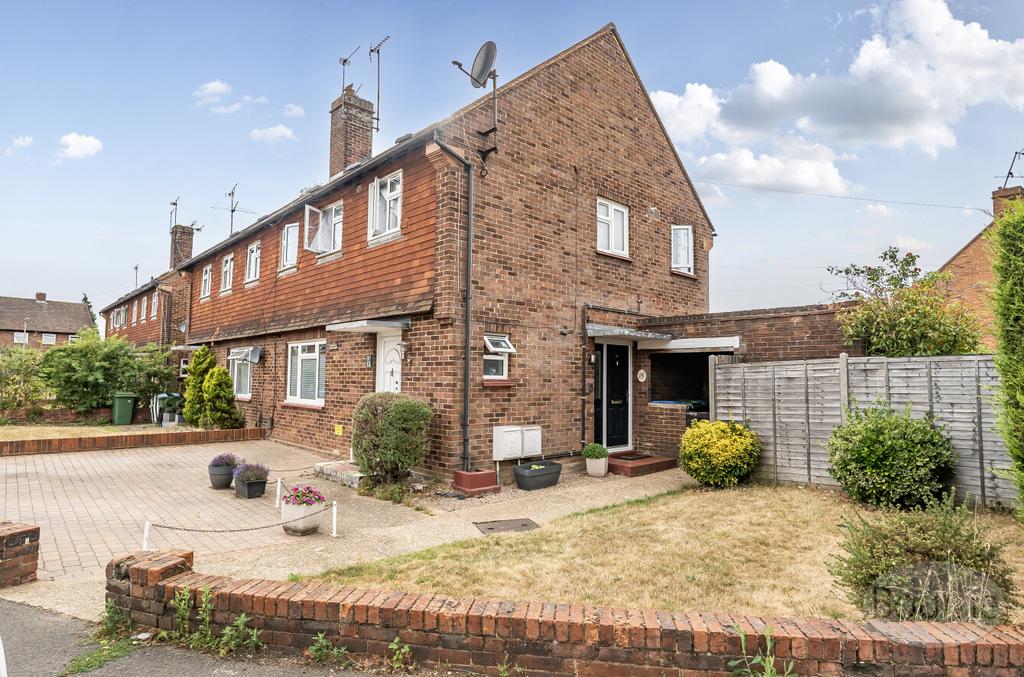 Wyndham Avenue Cobham Surrey - Image 0 1024x1024