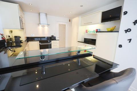 2 bedroom apartment for sale, Long Row, South Shields, NE33