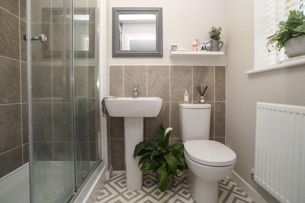 En-suite to Bedroom 1