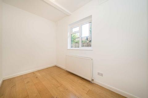 undefined, Broad Lane, Hampton TW12