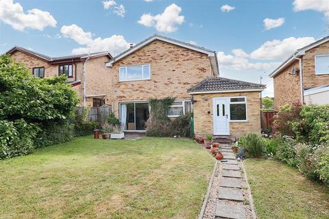 3 bedroom detached house for sale, Rowan Way, Oulton Broad, Lowestoft