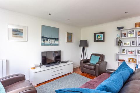3/4 Silverknowes Road, Edinburgh, EH4 5NX