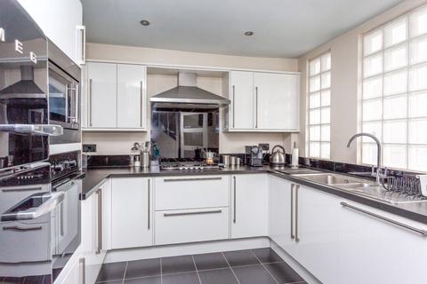 3/4 Silverknowes Road, Edinburgh, EH4 5NX