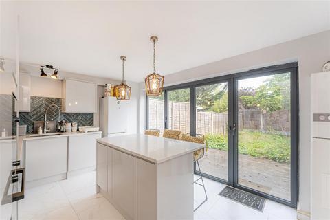 20 Acorn Close, Enfield, EN2 8LX