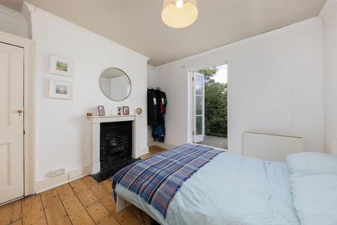 3 bedroom flat for sale, Peckham Road, London, SE5
