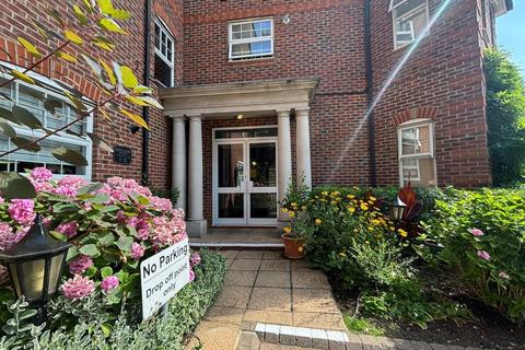 3 bedroom apartment for sale, Turnberry Close, Hendon, NW4