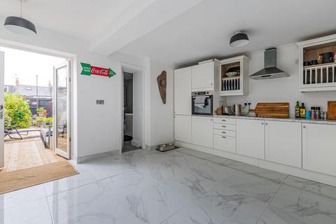 3 bedroom terraced house for sale, Salop Street, Penarth CF64