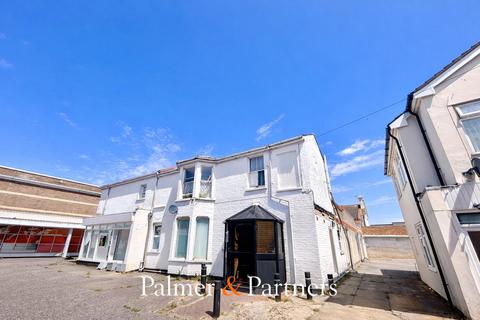 High Street, Clacton-on-Sea, Essex, CO15