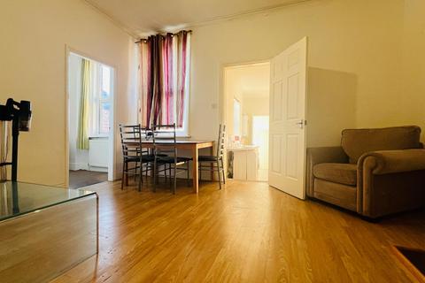 3 bedroom flat to rent, Saltwell Road, Gateshead NE8