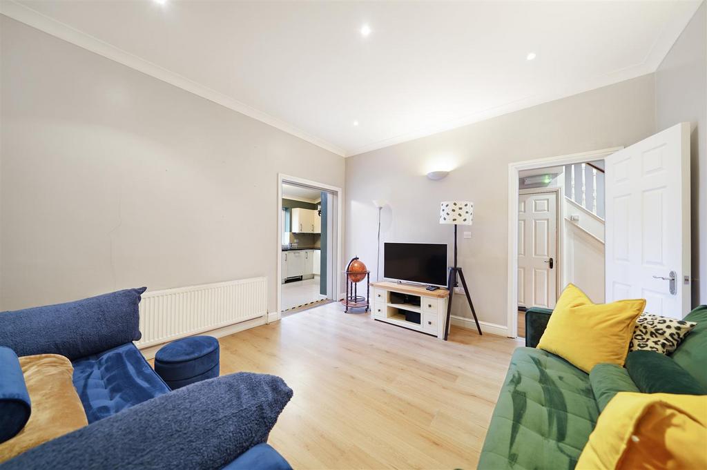 77 Woodville Road - 1 TDcv IT9 Nzj0 Kuk0ef M5.jpg