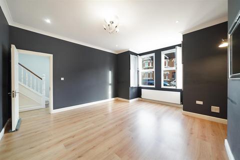 3 bedroom semi-detached house for sale, Woodville Road, London CR7