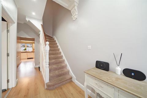 3 bedroom semi-detached house for sale, Woodville Road, London CR7