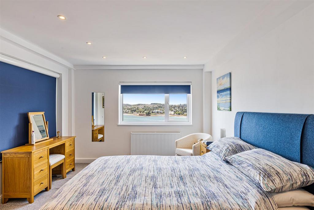 A20 - B5 Shirley Towers Vane Hill Road - 250714.jp
