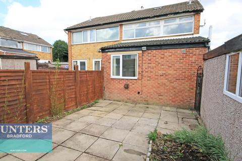 3 bedroom semi-detached house to rent, Delverne Grove, Bradford, West Yorkshire, BD2