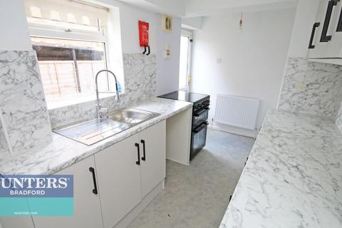 3 bedroom semi-detached house to rent, Delverne Grove, Bradford, West Yorkshire, BD2