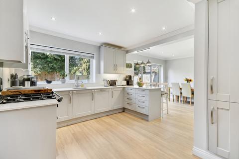 4 bedroom detached house for sale, Pertwee Drive, Great Baddow, Chelmsford