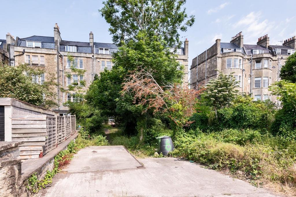 Basement Flat, 8 Kensington Place, Bath, BA1 6 AW-1
