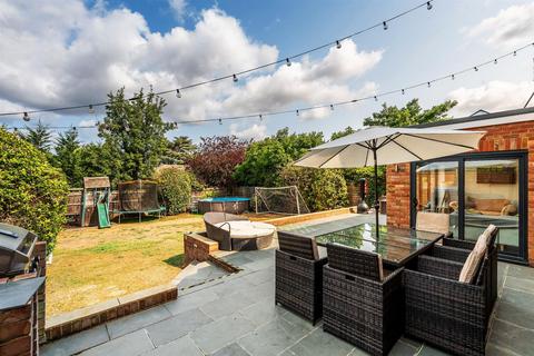 15 Durleston Park Drive, Bookham, Leatherhead, KT23 4AJ