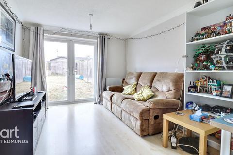 3 bedroom terraced house for sale, Mcintyre Walk, Bury St Edmunds