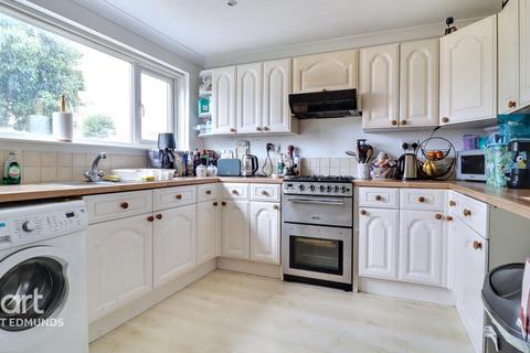 3 bedroom terraced house for sale, Mcintyre Walk, Bury St Edmunds