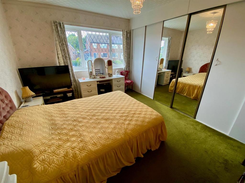 Front bedroom.jpg