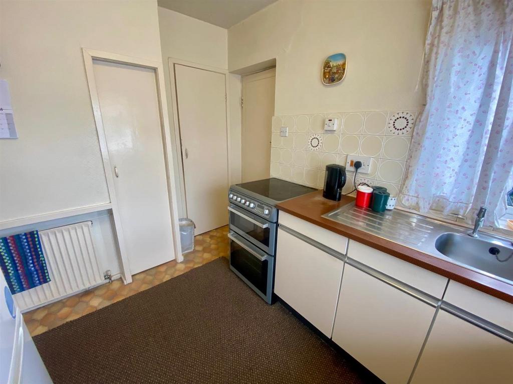 Kitchen 1.jpg