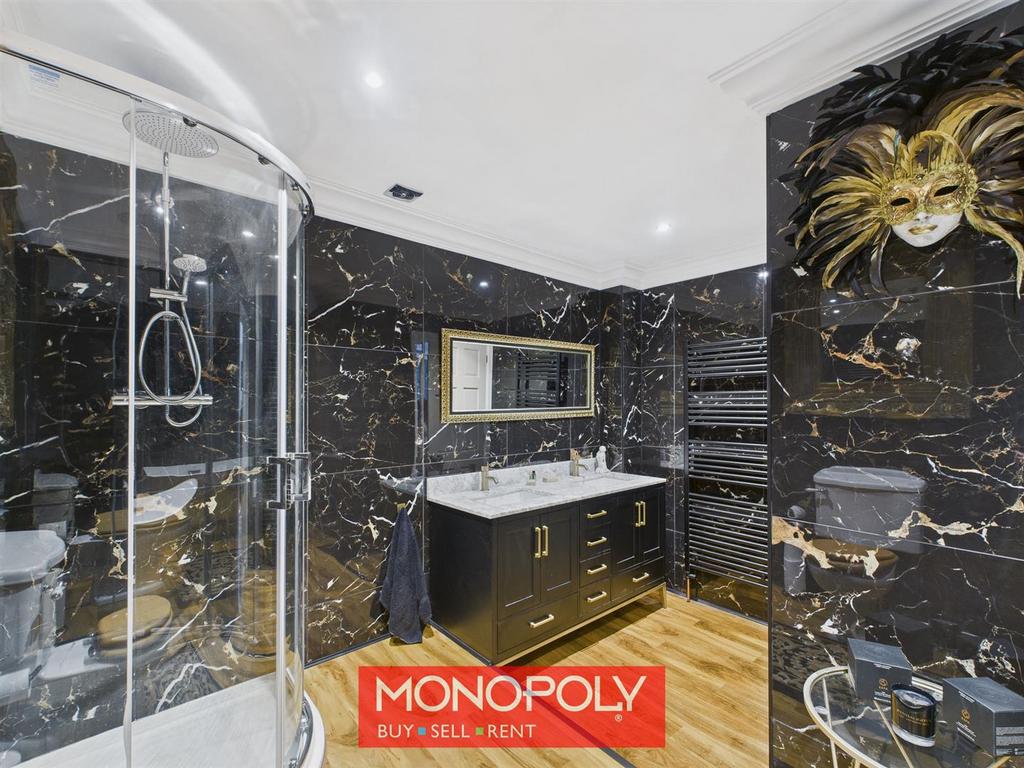 Master Ensuite