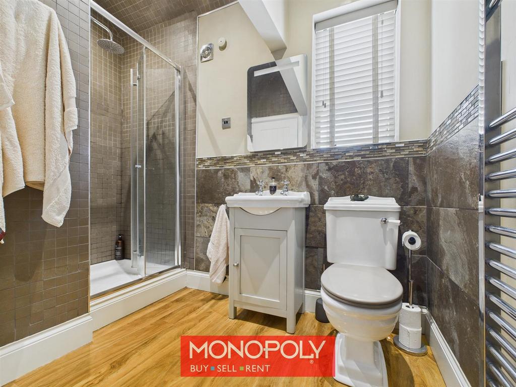 Bathroom Near Bed 3