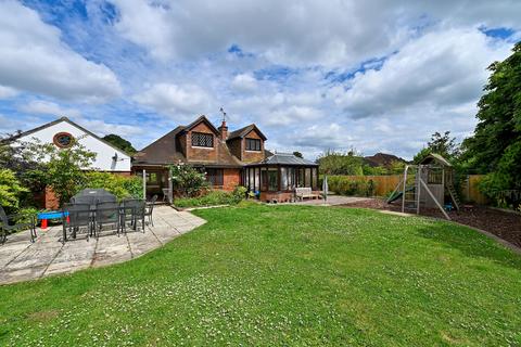 4 bedroom detached house to rent, Sherbourne Drive, Windsor, SL4