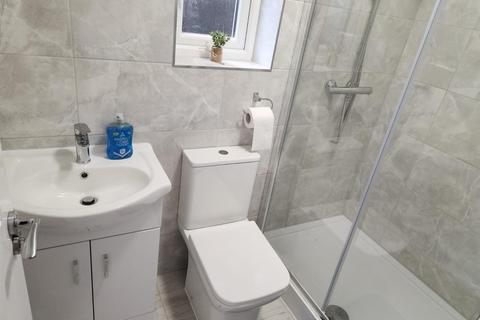 Studio to rent, Pasteur Gardens, Edmonton
