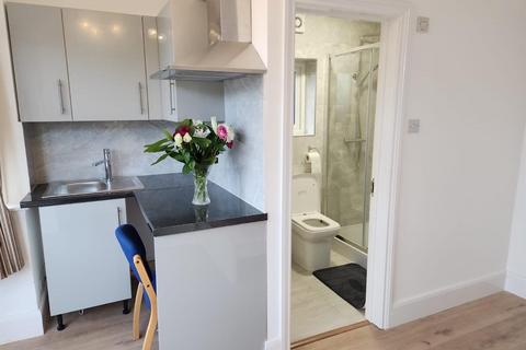 Studio to rent, Pasteur Gardens, Edmonton