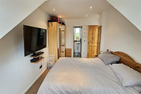 61 Glen Close, Hindhead, GU26 6QF