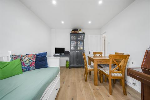 3 bedroom flat for sale, Stanley Road, East Sheen, SW14