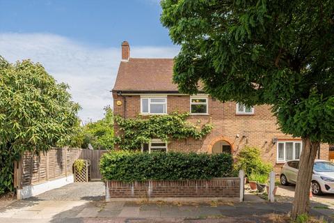 15 Acacia Avenue, Brentford, TW8 8NR