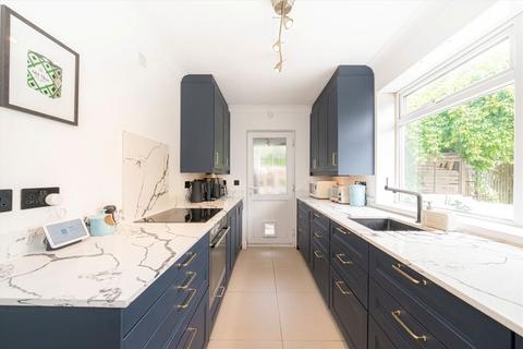 15 Acacia Avenue, Brentford, TW8 8NR