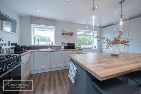 32 Alexander Road, Dove Holes, Buxton, SK17 8BN