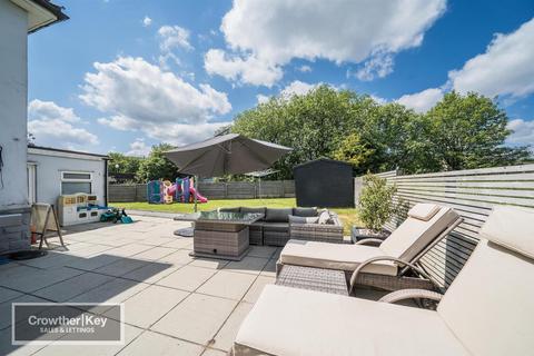 32 Alexander Road, Dove Holes, Buxton, SK17 8BN