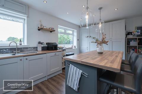 32 Alexander Road, Dove Holes, Buxton, SK17 8BN