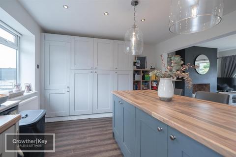 32 Alexander Road, Dove Holes, Buxton, SK17 8BN
