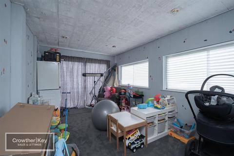 32 Alexander Road, Dove Holes, Buxton, SK17 8BN