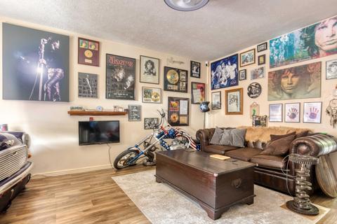 3 bedroom end of terrace house for sale, 53 Standfast Place, Taunton