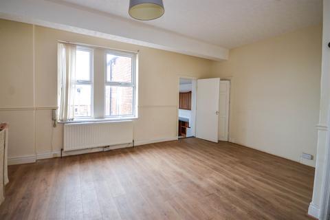 4 bedroom flat for sale, Wingrove Gardens, Fenham