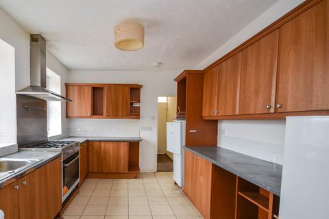 4 bedroom flat for sale, Wingrove Gardens, Fenham