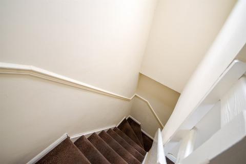 4 bedroom flat for sale, Wingrove Gardens, Fenham
