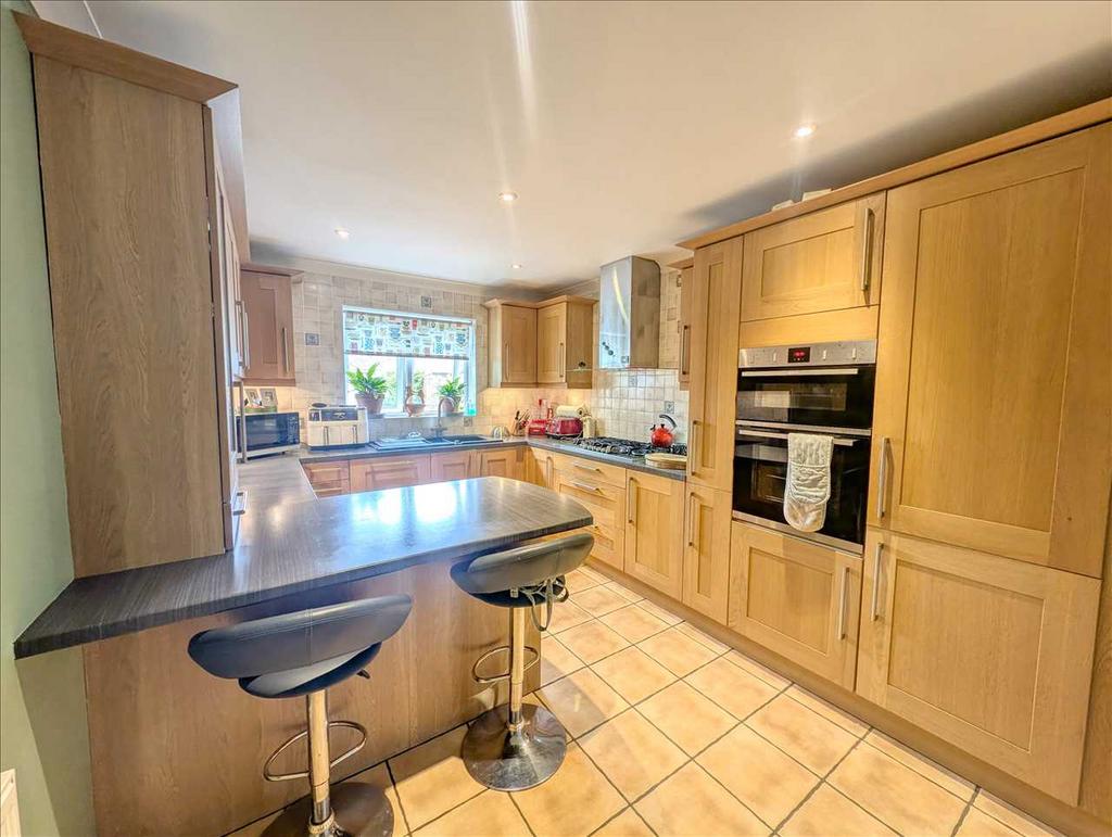 Kitchen /