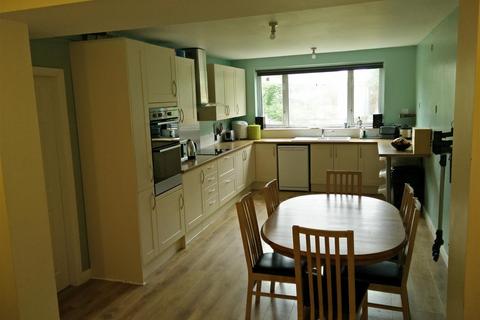 5 bedroom semi-detached house to rent, Beech Tree Avenue, Coventry CV4