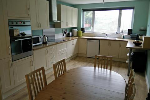 5 bedroom semi-detached house to rent, Beech Tree Avenue, Coventry CV4