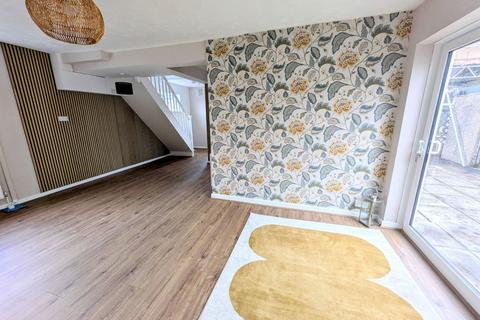 73 Caeglas, Cross Hands, Llanelli, SA14 6NH