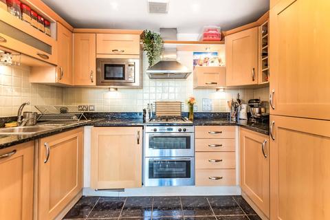 2 bedroom flat to rent, Canute Road, Hampshire SO14