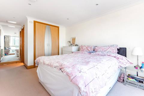 2 bedroom flat to rent, Canute Road, Hampshire SO14